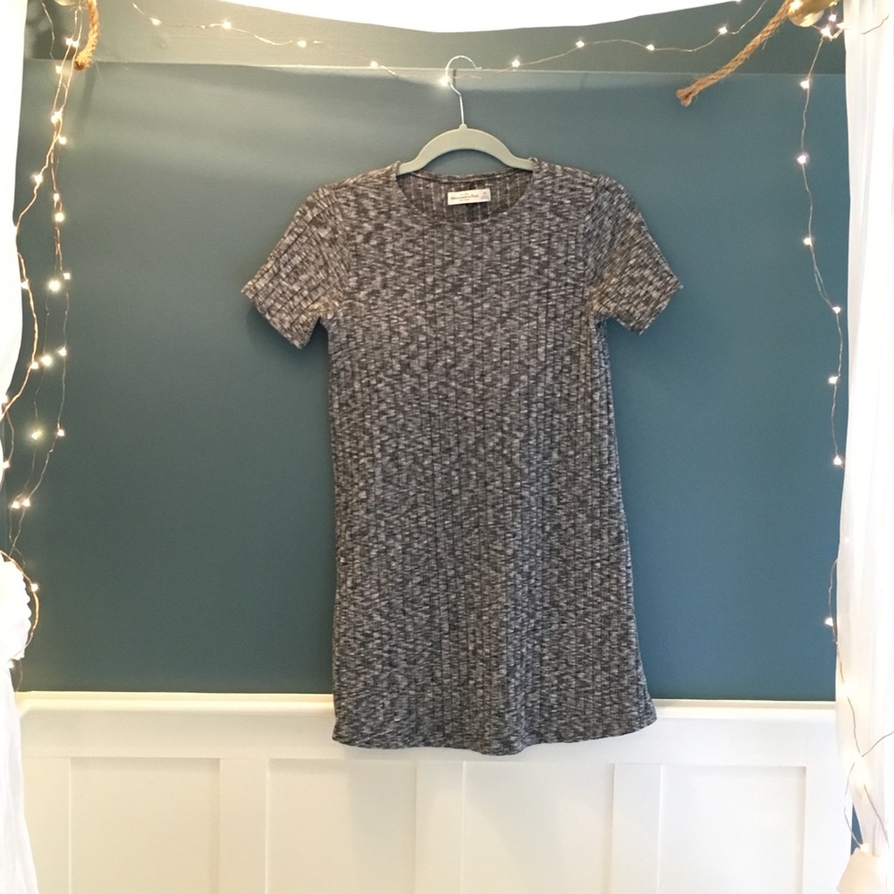 Marled grey shirt sleeve dress